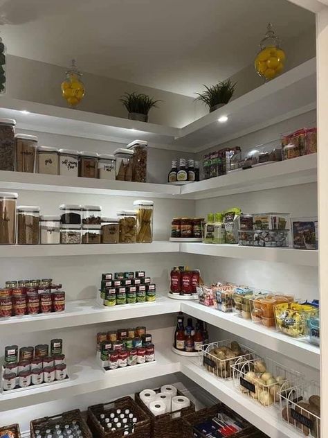 Food Storage Rooms, Pantry Closet Design, Dream Pantry, House Pantry, Pantry Inspiration, Pantry Decor, Clutter Free Kitchen, Pantry Room, Organized Pantry