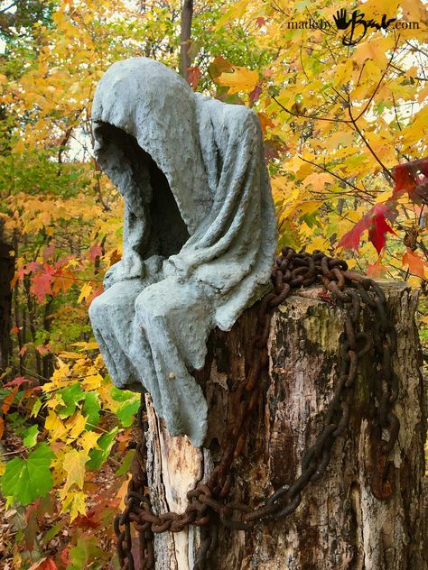 Outdoor Art Diy, Lawn Statues, Yard Decorations Diy, Creepy Halloween Decorations Diy, Reaper Statue, Halloween Yard Decorations Diy, Cement Pumpkins, Halloween Yard Displays, Halloween Garden Decorations