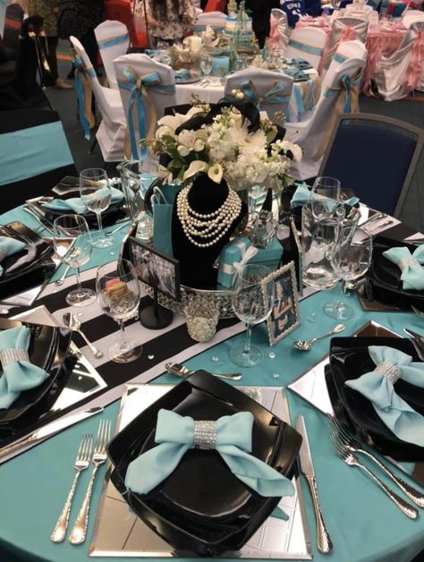 Tiffany And Co Table Setting, Breakfast At Tiffany’s Party, Tiffany And Co Theme Party, Tiffany Birthday Theme, Tiffany Centerpieces, Tiffanys Decor, Quinceañera Decor, Tiffany Theme Party, Breakfast At Tiffanys Party Ideas