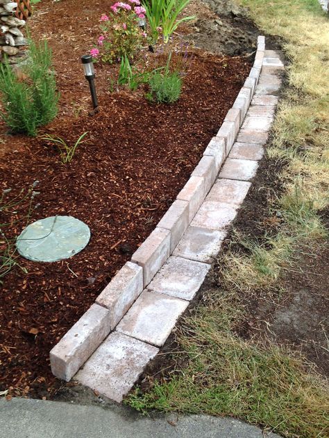 Landscape Edging Stone, Minimalist Landscaping, Slope Landscaping, Rocks Landscaping, Brick Garden, Gravel Garden, Landscape Edging, Have Inspiration, Garden Yard Ideas