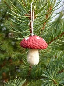 Festival Marketplace, Toadstool Ornaments, Yule Tree, Enchanted Tree, Acorn Crafts, Mushroom Crafts, Fairy Tree, Woodland Christmas, Felt Christmas Ornaments