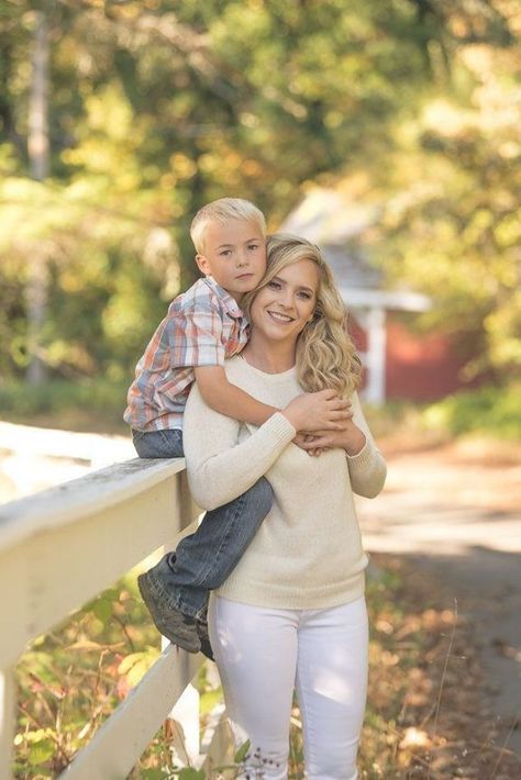 Mother Son Picture Poses, Mom And Sons Poses, Mom And Son Poses Photo Ideas, Mother Son Photos Single Moms, Mom And Teenage Son Photo Ideas, Single Mom Photo Shoot Mother Son, Mother Son Fall Photoshoot, Mom And Son Photo Ideas Older, Mom And Son Picture Ideas