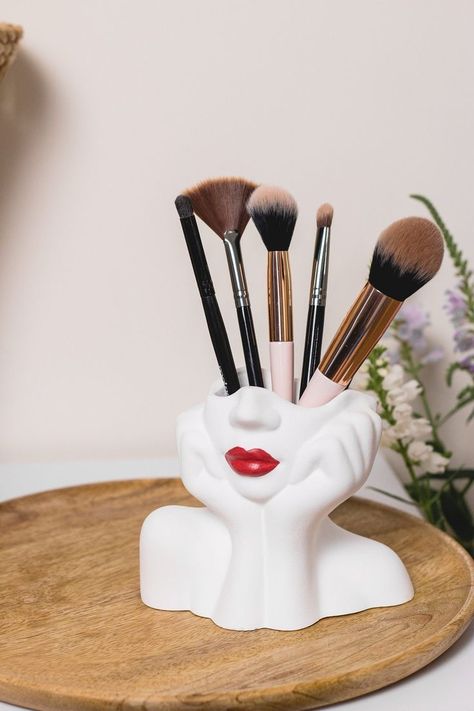 Makeup brush storage