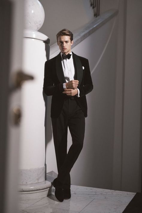 Ralph Lauren Fall 2020, Ralph Lauren Suits, Evening Suit, Ralph Lauren Fall, Ralph Lauren Menswear, Prom Suits, Men Formal, Purple Label, Tuxedo For Men