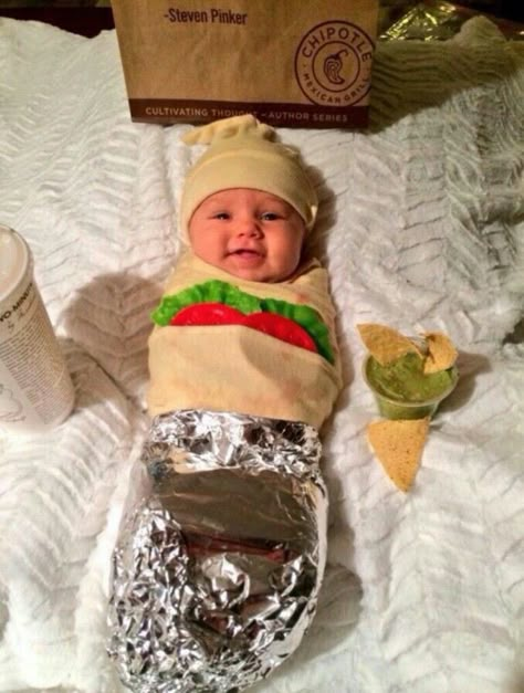 Taco baby Easy Halloween Costumes Kids, First Halloween Costumes, Best Halloween Costumes Ever, Spooky Halloween Costumes, Halloween Infantil, Baby Kostüm, Halloween Costumes For 3, Cute Babys, Toddler Halloween Costumes