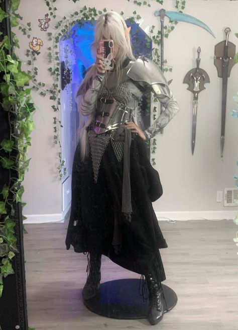 Media posts by Styrling Elbourne (@Styrlingelf) / X Paladin Cosplay, Dnd Cosplay, Instagram Makeup Artist, Vintage Halloween Costumes, Medieval Outfit, Knight Outfit, Ren Faire Outfits, Heavy Armor, Ren Faire Costume