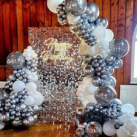 Chic Disco Party Decor, Silver Disco Backdrop, Disco Ball Balloon Backdrop, Silver Sequin Backdrop With Balloons, White And Silver Disco Party, Sparkly Birthday Decorations, Silver Backdrop With Balloons, Disco Party Set Up, Disco Balloon Backdrop