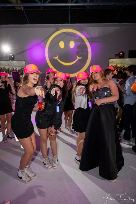 Ali Weitzman Events | Glow Smiley Bat Mitzvah Bat Mitzvah Gift Ideas, Barmitzva Party Ideas, Bar Mitzvah Ideas, Bat Mitzvah Ideas, Bat Mitzvah Party Games, Bat Mitzvah Party Themes, Bat Mitzvah Party Favors, Bat Mitzvah Decorations, Bat Mitzvah Themes Decor