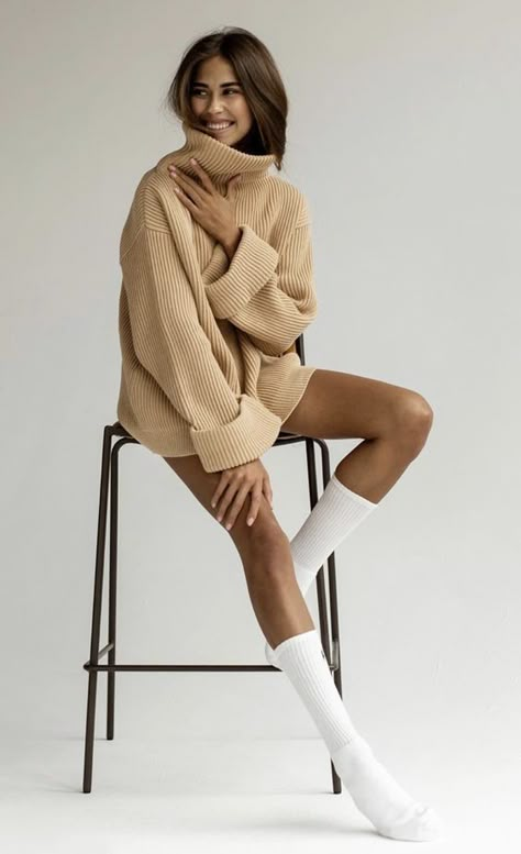 Socks Photoshoot, Beige Turtleneck, Shooting Studio, Studio Photoshoot Ideas, Studio Portrait Photography, Studio Photography Poses, Photoshoot Studio, 사진 촬영 포즈, Winter Photoshoot