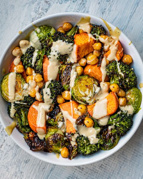 Veggie Roast, Maple Dressing, Roasted Chickpea, Veg Food, Healthy Bowls, Veggie Bowl, Think Food, Vegan Meals, Bowls Recipe