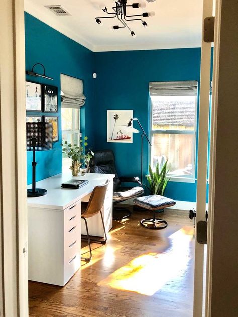 Home Office 2023, Bold Office Design, Teal Office Decor, Man Cave Home Office, Bold Office, Turquoise Office, Teal Office, Office 2023, Office Wall Colors