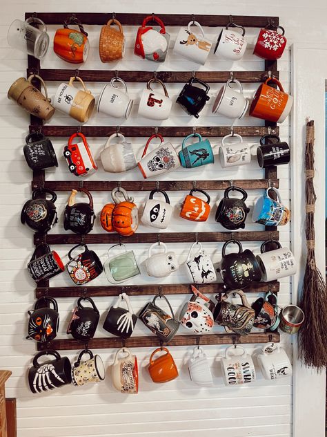 Mug Collection Storage, Coffee Cup Collection Display, Vintage Mug Display, Coffee Cup Collection, Hanging Mugs In Kitchen, Cute Mug Storage, Diy Mug Organizer, Diy Mug Holder Wall, Mug Collection Display Ideas