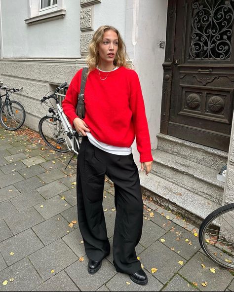 red sweater, fall outfit Red Sweater Outfit, Cosy Outfit, Pullover Outfit, Cashmere Sweater Women, Winter 23, Spring Look, Womens Cashmere, Red Sweater, Fall Fits