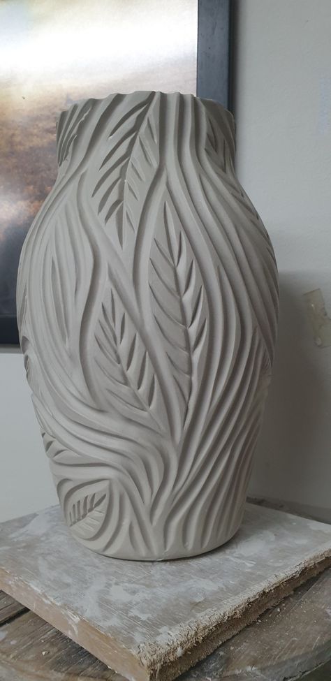 Clay Textures Ideas, Simple Scrafitto Designs, Carving Designs Pottery, Ceramic Sculpture Texture, Designs To Carve Into Clay, Textured Coil Pot, Clay Pot Design Ideas, Clay Pot Carving Designs, Ceramic Coil Vase Ideas