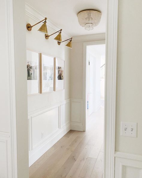 Redecorating Ideas, Apartment Decoration, Hallway Designs, Hallway Design, Hallway Lighting, Cozy Cottage, Hallway Decorating, White Interior, Home Fashion