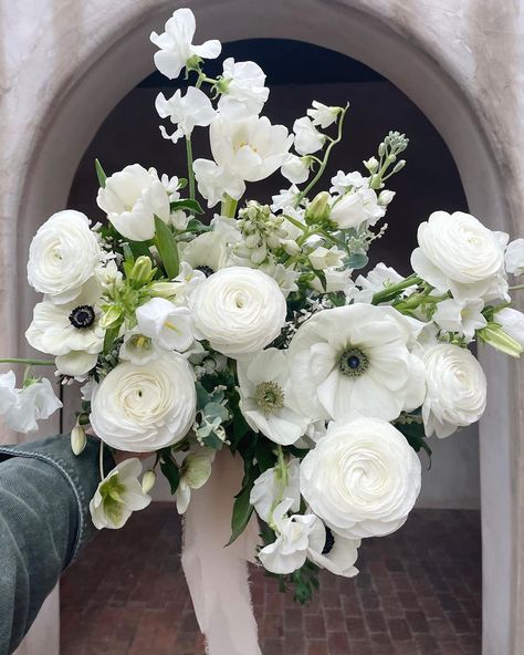 Ranunculus Wedding, Anemone Wedding, Anemone Bouquet, White Flower Bouquet, Bridal Bouquet Flowers, Wedding Of The Year, White Bridal Bouquet, White Wedding Bouquets, The Farmer