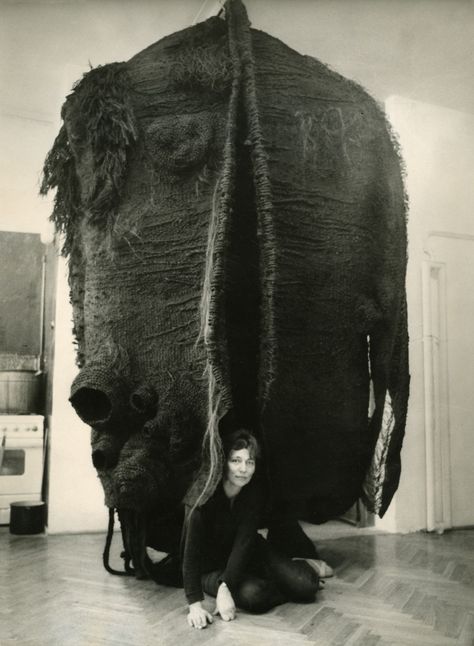 Magdalena Abakanowicz, Stedelijk Museum, Polish Artist, Socialist Realism, Textile Sculpture, Contemporary Sculpture, Arte Popular, Sculpture Installation, Soft Sculpture