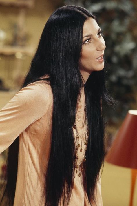 Cher Hair, Young Cher, Cher 70s, Cher Outfits, Cher Photos, Sonny And Cher, Disco Queen, 70s Hair, Cher Bono