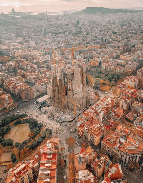 5 Big Cities In Europe To Visit - Hand Luggage Only - Travel, Food & Photography Blog Vicky Christina Barcelona, Best Cities In Spain, Barcelona Tourist Attractions, Parc Guell, Barcelona Spain Travel, Barcelona Food, Tiny Balcony, Visit Barcelona, Barcelona Travel