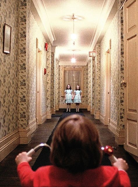 REDRUM.REDRUM! Classic Horror Movies Aesthetic Wallpaper, Scary Movie Pictures, Famous Horror Movie Scenes, Horror Movies Pics, Horror Movie Images, Vintage Slasher Aesthetic, The Shining Iphone Wallpaper, Aesthetic Horror Pfp, Classic Horror Movie Aesthetic