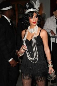 Roaring Twenties Fashions _ Kim Kardashian and Reggie Bush Estilo Charleston, Roaring Twenties Fashion, Look Gatsby, Original Halloween Costumes, Gatsby Outfit, Gatsby Party Outfit, Gatsby Party Dress, Roaring 20s Fashion, 1920s Costume