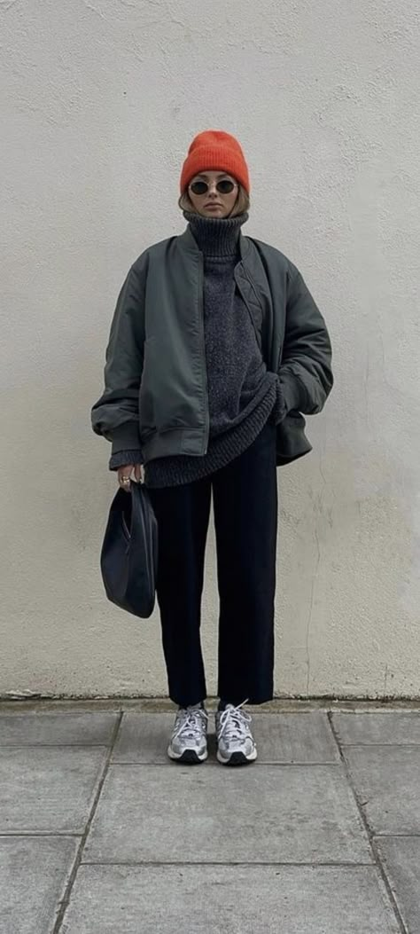 Winter Lookbook 2023, Outdoor Walking Outfit, Normcore Winter Outfit, Lookbook Outfits Winter 2023, Winter Biker Outfit, Fleece Jumper Outfit, Winter Outfits 23/24, Beanie Scarf Outfit, Cold Beauty Aesthetic