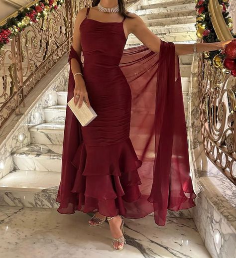 Quince Themes, Dark Red Dresses, Prom Dress Inspo, Classy Prom Dresses, Prom Dresses Sleeveless, Prom Dress Inspiration, Pretty Prom Dresses, Dresses 2023, Gala Dresses