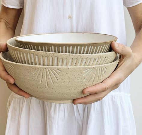 Wheel Thrown Pottery Bowl, Beginner Pottery Bowls, Pottery Wheel Vase Ideas, Ceramic Mixing Bowls Handmade, Big Bowls Ceramic, Pottery Nesting Bowls, Nesting Bowls Ceramic Ideas, Pottery Bowl Carving Ideas, Easy Pottery Throwing Ideas