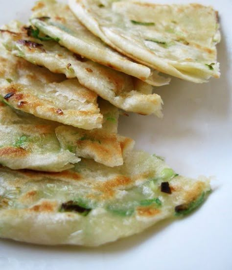 Chinese Baking, Green Onion Pancake Recipe, Haemul Pajeon, Scallion Pancake Recipe, Onions Recipes, Green Onions Recipes, Green Onion Pancake, Onion Pancake, Scallion Pancakes