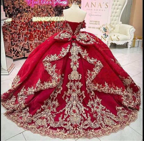 Quinceanera Ideas Red, Burgundy Quince Dresses, Red And Gold Quinceanera Dresses, Mexico Outfit Ideas, Red Quince Dress, Gold Quince Dress, Red And Gold Quince, Red Quinceanera Ideas, Quinceanera Red