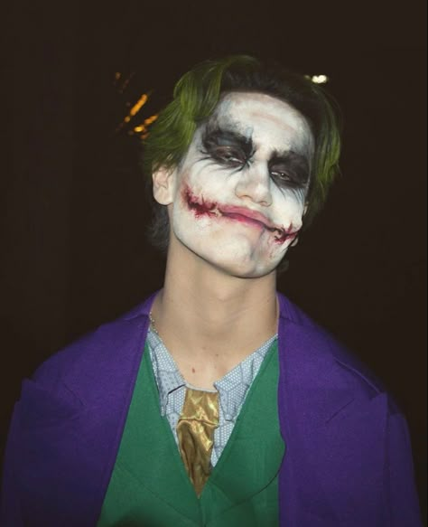 Joker Face Paint, Joker Halloween Makeup, Gay Halloween Costumes, Joker Halloween Costume, Doctor Halloween, Joker Halloween, Joker Makeup, Der Joker, Lil Huddy