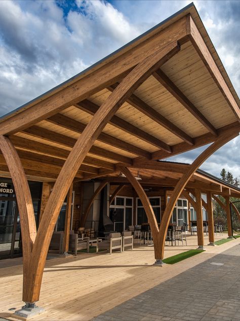 Timber construction by Art Massif Wood Structure. Expansion of the outdoor space by adding a magnificent pergola to create a covered rest area that can be transformed into a ceremony place. Photo credit : Patric Nadeau Photographie Wooden Shade Structure, Wood Structure Detail, Wood Construction Architecture, Timber Structure Architecture, Wooden Structure Architecture, Glulam Structure, Wood Structure Architecture, Wooden Roof Structure, Timber Canopy