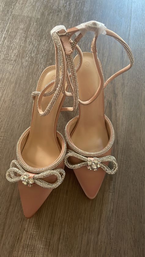 Crystal Bow Heels, Shoes With Bows High Heels, White Bow Heels Aesthetic, Gold Heels With Bow, Trendy Heels 2023, Gold Bow Heels, Sparkly High Heels Prom, Diamond Bow Heels, Sparkly Bow Heels