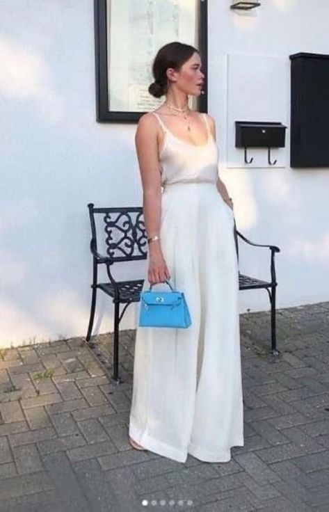 5 outfits en color blanco para ser la más elegante en la cena de Año Nuevo 2023 | Ser Zen Valeria Lipovetsky, Mode Hippie, Denim On Denim, Elegante Casual, Looks Chic, Feminine Outfit, Guest Outfit, Mode Inspiration, Looks Vintage