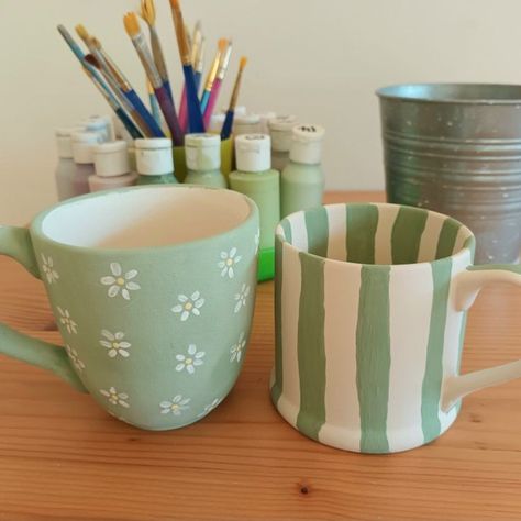 Clean the Mug: Ensure the mug is clean and dry. Plan Your Design: Sketch your design on paper or directly on the mug with a pencil. Paint the Mug: Use ceramic paints or markers to decorate the mug. Apply multiple coats if necessary, allowing each coat to dry before adding the next. For a more polished look, consider using a pottery wheel for the clay mug. Experiment with different glazing techniques, such as dipping, brushing, or sponging. Clay Mug Painting Ideas Easy, Paint Pottery Ideas Mugs, Painting Pottery Ideas Flowers, Cute Easy Mug Designs, Mug Designs Painted Easy, Green Mugs Aesthetic, Easy Painting Ideas On Pottery, Hand Painted Mug Designs, Painting Ceramic Mug Ideas