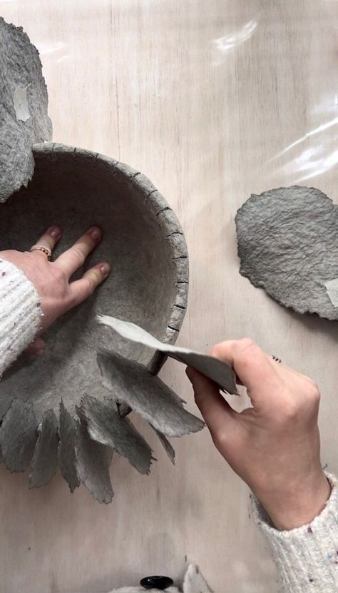 DIY: Raw Elegance: How to Create a Paper Pulp Bowl — Cozy Rawness Ceramic Art Vase, Papermache Deco, Paper Recycling Ideas, Papmache Ideas, Waste Material Products, Paper Clay Projects, Paper Mache Sculpture Ideas, Papier Mache Art Ideas, Paper Mache Ideas