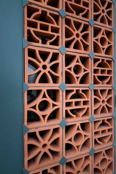 Terracotta Jali, Backyard Wood Fence, Wooden Fence Design, Backyard Privacy Ideas, Jalli Design, Wood Fence Ideas, Breeze Block Wall, Wall Partition Design, Jaali Design