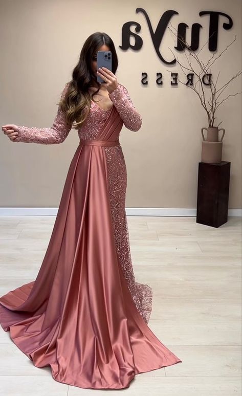 Gown Dress Party Wear, Party Wear Gowns, Soiree Dresses, Gown Party Wear, Classy Gowns, Simple Gowns, Soiree Dress, Gowns Dresses Elegant, Gown Pattern