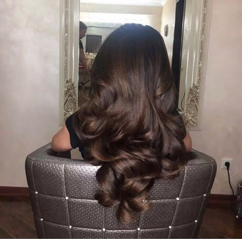 Shared by 𝐊𝐑𝐈𝐒𝐓𝐈𝐍𝐀. Find images and videos about hair, brunette and long hair on We Heart It - the app to get lost in what you love. Bombshell Hair, Brown Hair Inspo, Heatless Hairstyles, Blowout Hair, Hair Inspo Color, Hair Curlers, Dream Hair, Pretty Hair, Aesthetic Hair