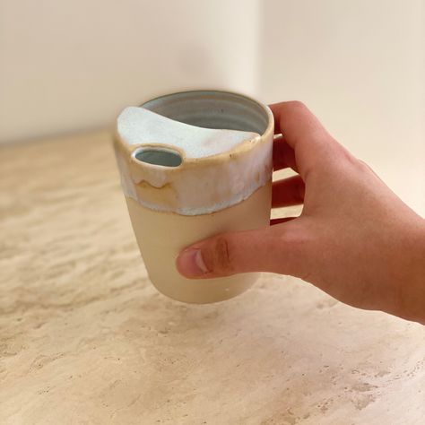 Clay Cup With Lid, Ceramic Pottery Kitchen, Ceramic Cups With Handles, Ceramic Coffee Travel Mugs, Handmade Ceramic Tumbler, Ceramic Coffee Tumbler, Ceramic Iced Coffee Cups, Travel Ceramic Mug, Ceramic Cup With Lid