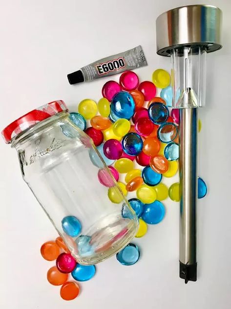 Diy Solar Lanterns, Solaire Diy, Dollar General Store, Solar Light Crafts, Solar Mason Jars, Solar Lights Diy, Solar Lantern, Empty Jar, Diy Jar Crafts