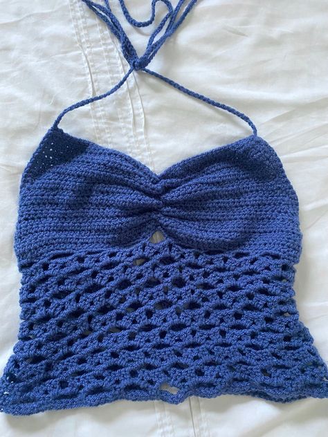 Mode Crochet, Bandeau Tops, Crochet Summer Tops, Crochet Halter, Crochet Fashion Patterns, Creation Couture, Crochet Halter Tops, Crochet Stitches Tutorial, Halter Tops