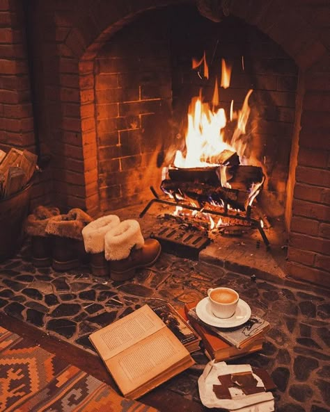 Gryffindor Aesthetic, Cozy Aesthetic, Cozy Fireplace, Winter Vibes, Autumn Vibes, Autumn Cozy, Cozy Vibes, Autumn Aesthetic, Winter Aesthetic