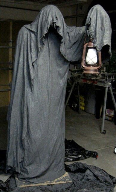 DIY homemade Grim Reaper for Halloween Monster Mud, Diy Halloween Dekoration, Halloween Lawn, Dekorasi Halloween, Uhyggelig Halloween, Halloween Forum, Image Halloween, Casa Halloween, Halloween Decor Diy