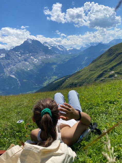 Swiss Summer, Switzerland Summer, Afternoon Picnic, Grindelwald Switzerland, Summer Abroad, Best Landscape, Travel Photography Tips, Travel Photography Inspiration, Digital Marketing Strategies