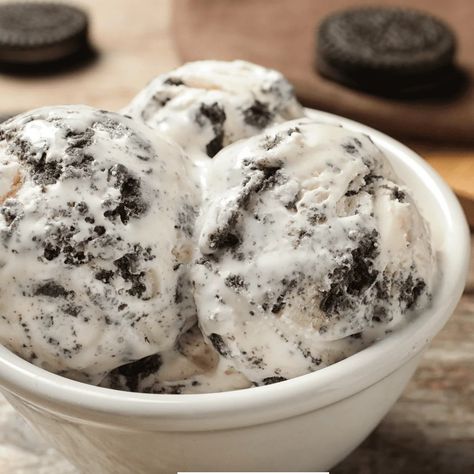 Blue Bell Cookies and Cream Cheesecake Ice Cream Homemade Oreo Ice Cream, Cookies And Cream Ice Cream, Easy Homemade Cookies, Paula Deen Recipes, Oreo Ice Cream, I Scream For Ice Cream, Cookies N Cream Cookies, Cream Ice Cream, Ice Cream Popsicles