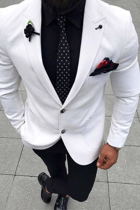 Man wearing a white suit outfit. Cheap Suits For Men, Terno Slim, Cheap Suits, Dress Suits For Men, Designer Suits For Men, White Suit, Prom Suits, 3 Friends, Fashion Suits For Men