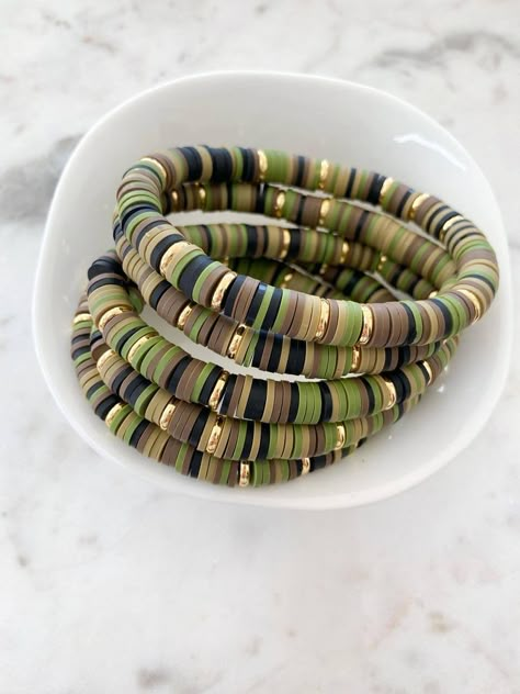 olive green brown black gold disc bracelet 7.5" Heishi Jewelry, Clay Bead Ideas, Heishi Bracelets, Vinyl Disc, Clay Bead Bracelets, Homemade Bracelets, Clay Bracelets, Diy Bracelets Tutorials, Polymer Clay Bracelet