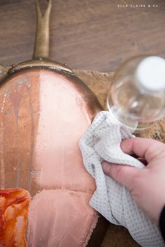 Home Cleaning Remedies, Copper Pots And Pans, Clean Copper, Copper Cleaner, How To Clean Copper, Things To Collect, Copper Tub, How To Polish Copper, Easy Cleaning Hacks