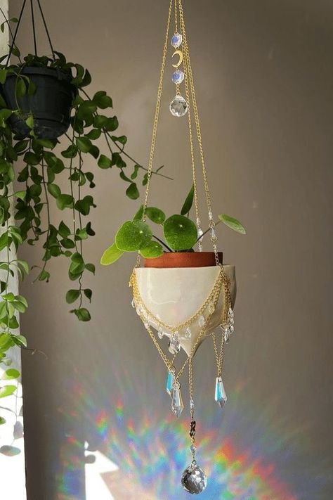 Crystals For Suncatchers, How To Hang A Suncatcher, Hanging Crystals Diy How To Make, Diy Suncatcher Planter, Diy Crystal Suncatcher Window, Suncatcher Room Aesthetic, Crystal Mobile Diy, Suncatcher Plant Hanger, Sun Catcher Plant Hanger